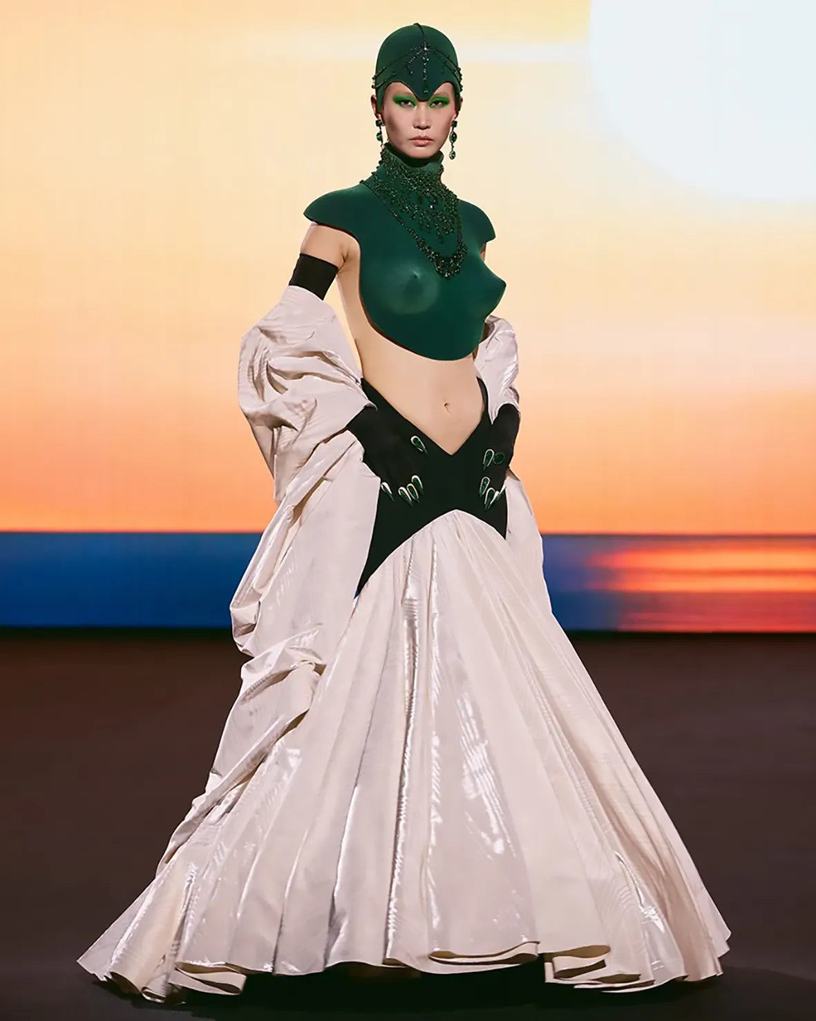 Anabela_Chan_Joaillerie_AC_x_Robert_Wun_Haute_Couture_SS2026_Our_Collections_Valour_Look_13