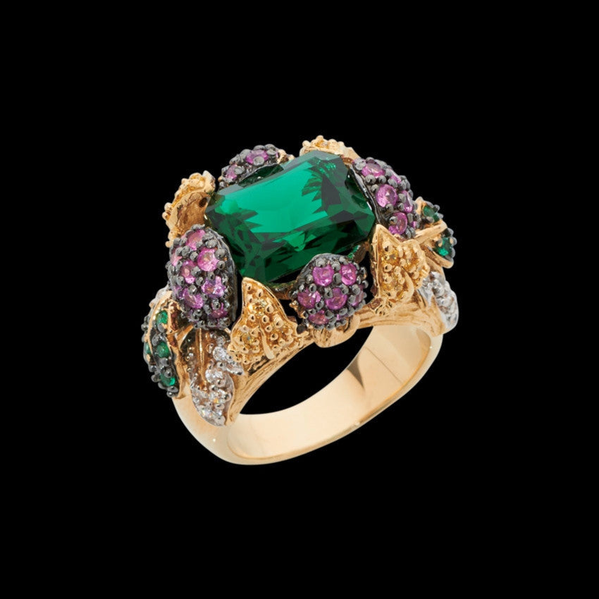 Greenberry Ring, Ring, Anabela Chan Joaillerie - Fine jewelry with laboratory grown and created gemstones hand-crafted in the United Kingdom. Anabela Chan Joaillerie is the first fine jewellery brand in the world to champion laboratory-grown and created gemstones with high jewellery design, artisanal craftsmanship and a focus on ethical and sustainable innovations.