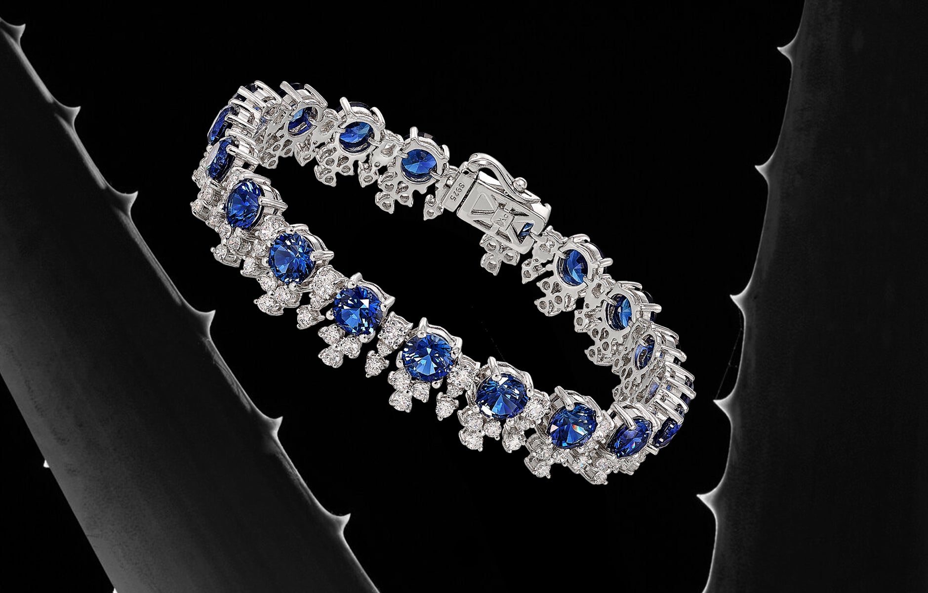 Anabela_Chan_Joailerie_Our_Bracelets_Blue_Gemstone_Bracelets_desktop