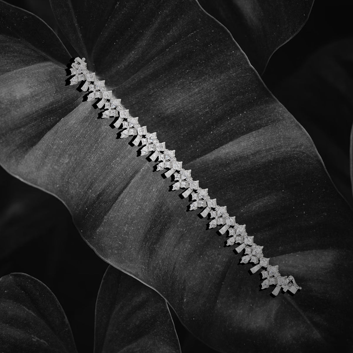 Anabela_Chan_Joailerie_Our_Bracelets_White_Gemstone_Bracelets_02_mobile