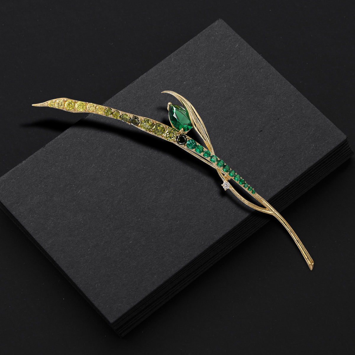 Anabela_Chan_Joailerie_Our_Brooches_Emerald_Gemstone_Brooches_mobile