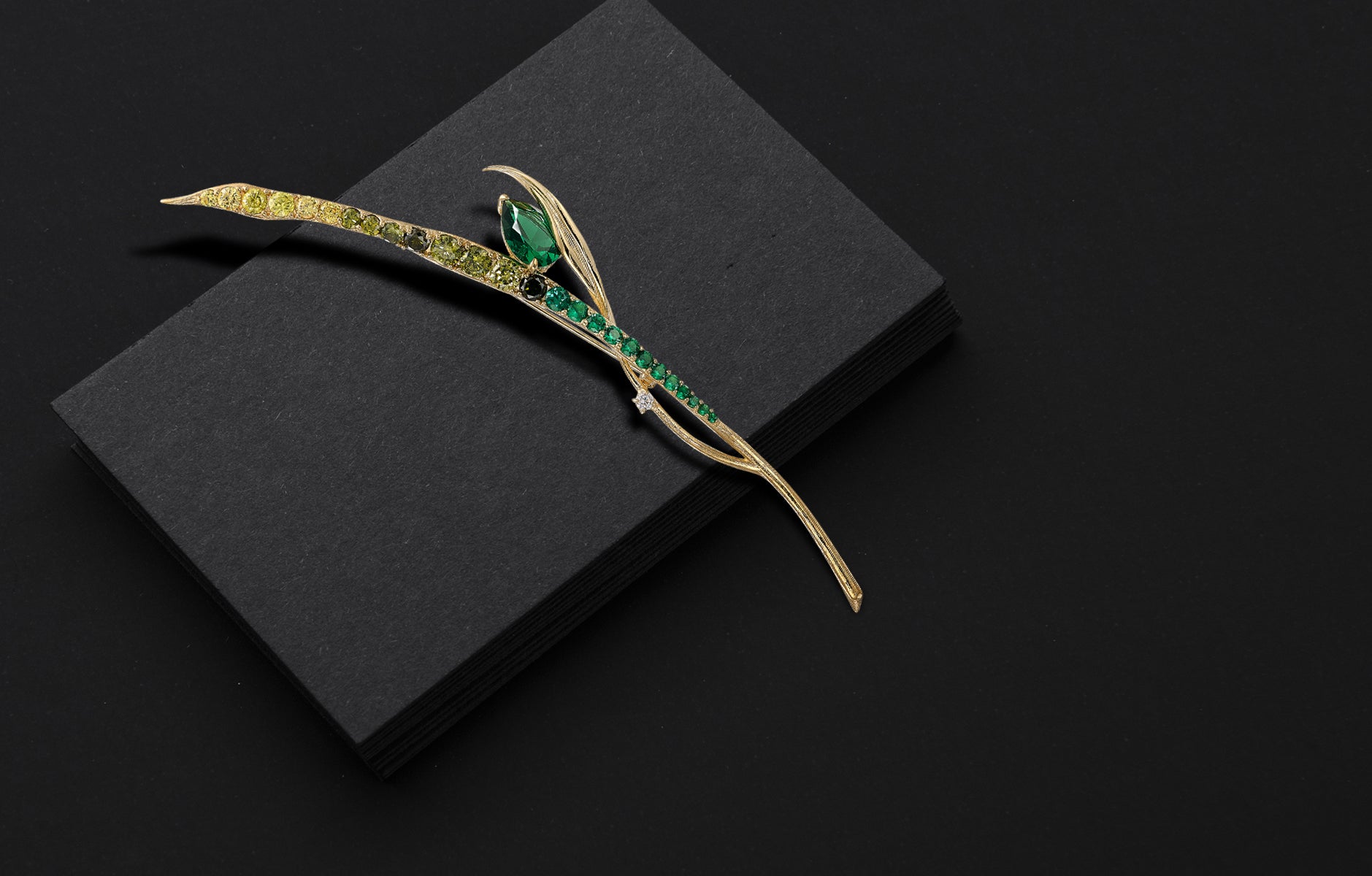 Anabela_Chan_Joailerie_Our_Brooches_Green_Gemstone_Brooches_desktop