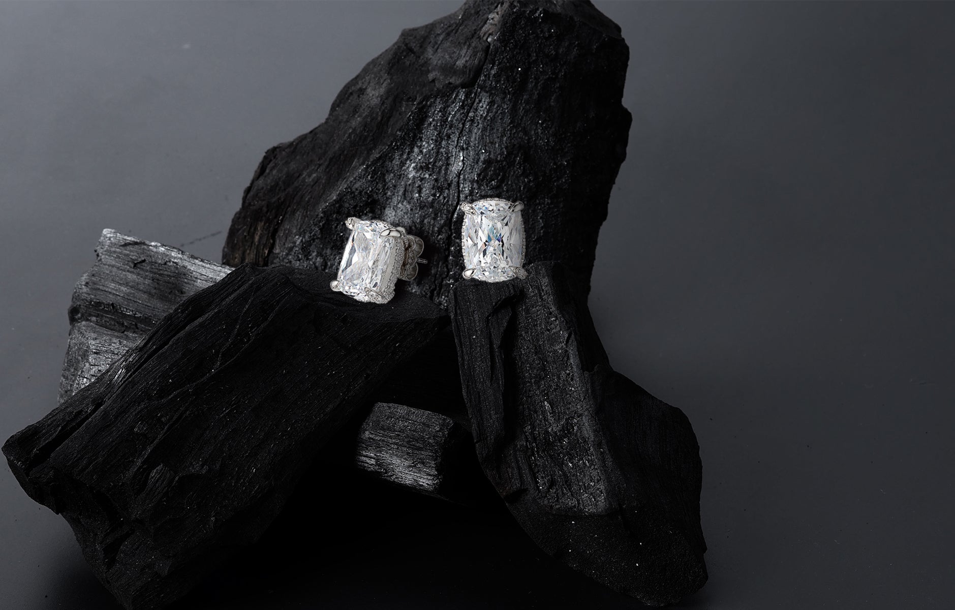 Anabela_Chan_Joailerie_Our_Earrings_White_Gemstone_Earrings_desktop