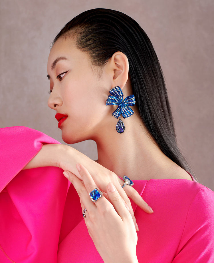 Anabela_Chan_Joaillerie_Collection_Page_Headers_Desktop_Cupid_s_Bow_Sapphire_Gingham_Bow_Earrings_mobile