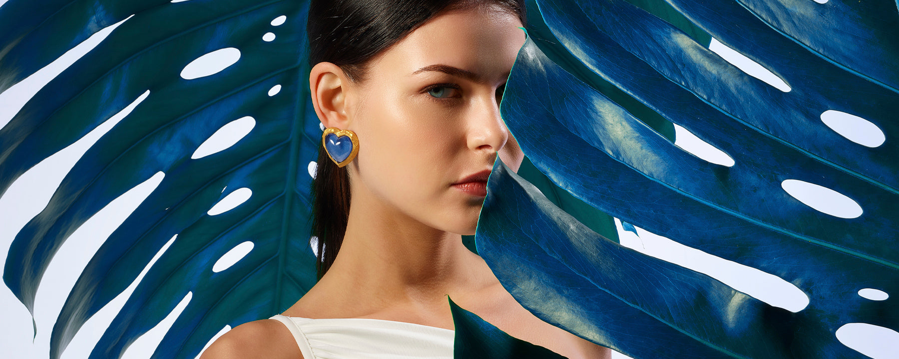 Anabela_Chan_Joaillerie_Collection_Page_Headers_Desktop_Jelly_Heart_Resort_Collection_desktop_02