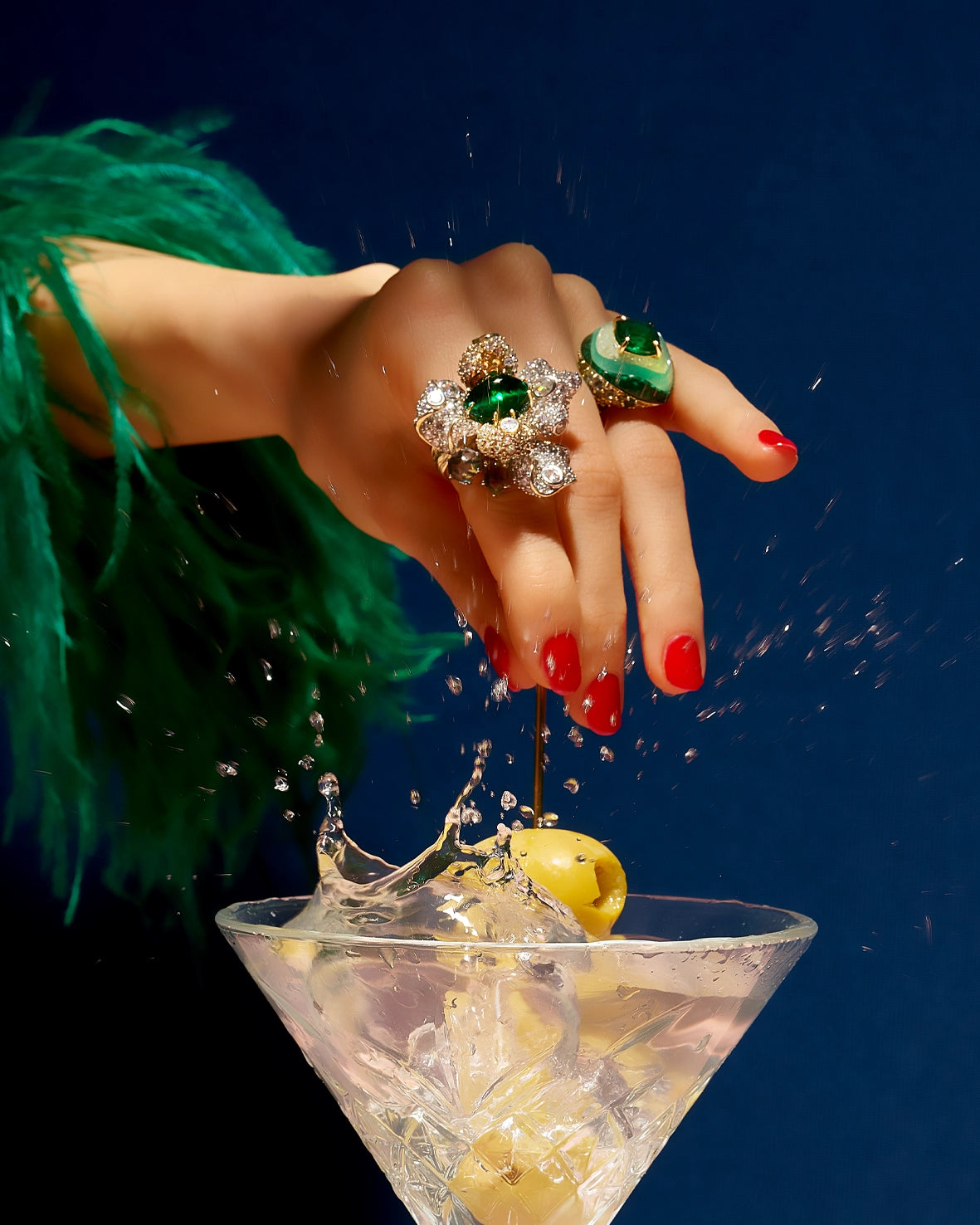 Anabela_Chan_Joaillerie_Collections_Icons_Emerald_Blossom_Ring