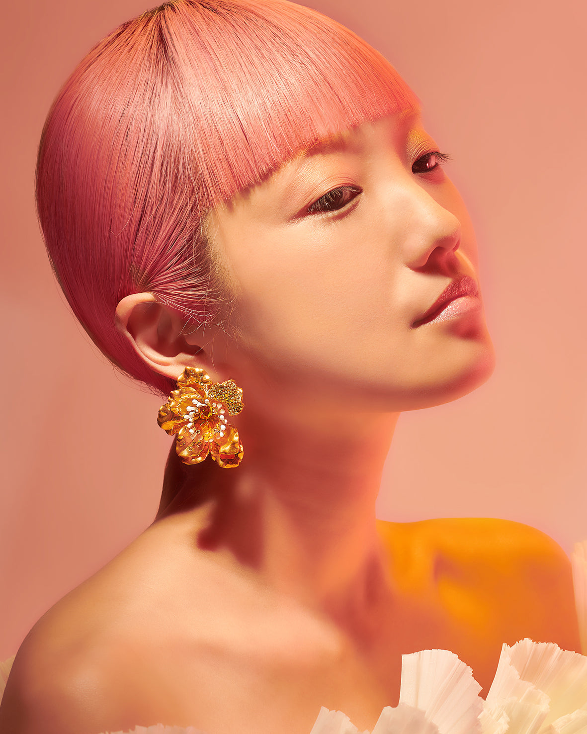 Anabela Chan Joaillerie_Collections_Poppy Earrings_Roi de Soleil Earrings & Golden Posy Ring_Model Campaign