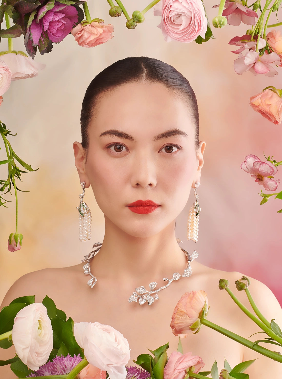Anabela_Chan_Joaillerie_Diamond_Bow_Necklace_Sunflower_Bloom_Earrings_Floral_Fantasy_Model_Campaign_Image