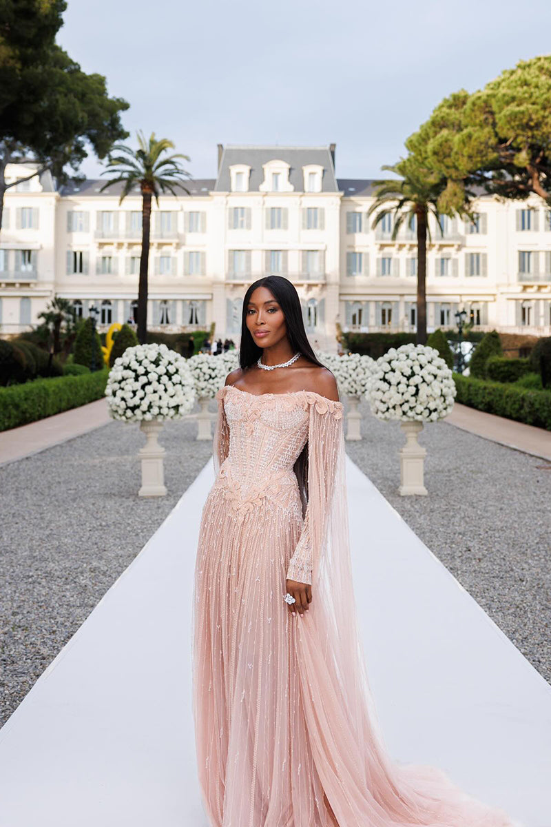 Anabela Chan Joaillerie_Naomi Campbell wears the Mini Diamond Bloomingdale Ring_01
