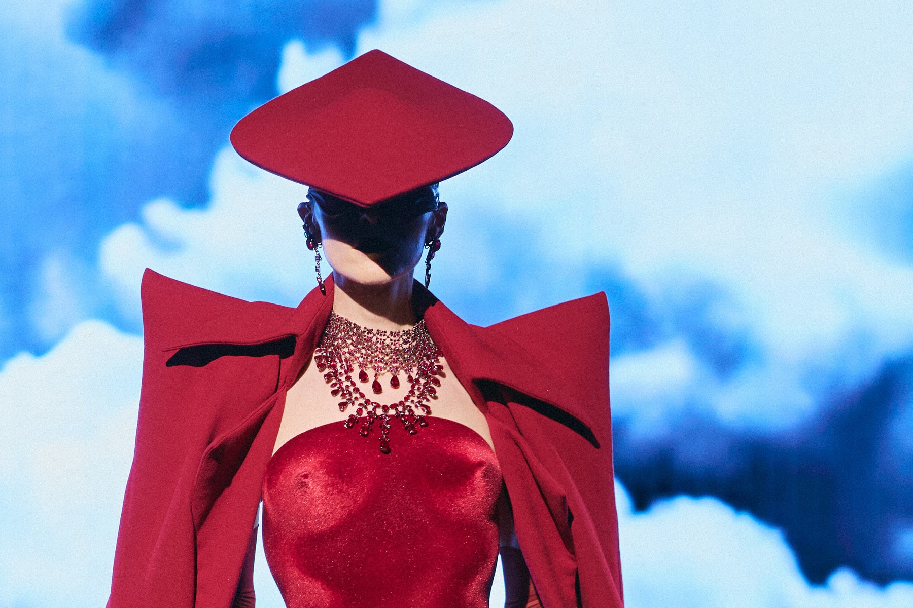 Anabela_Chan_Joaillerie_Our_Collections_AC_x_Robert_Wun_Valour_desktop