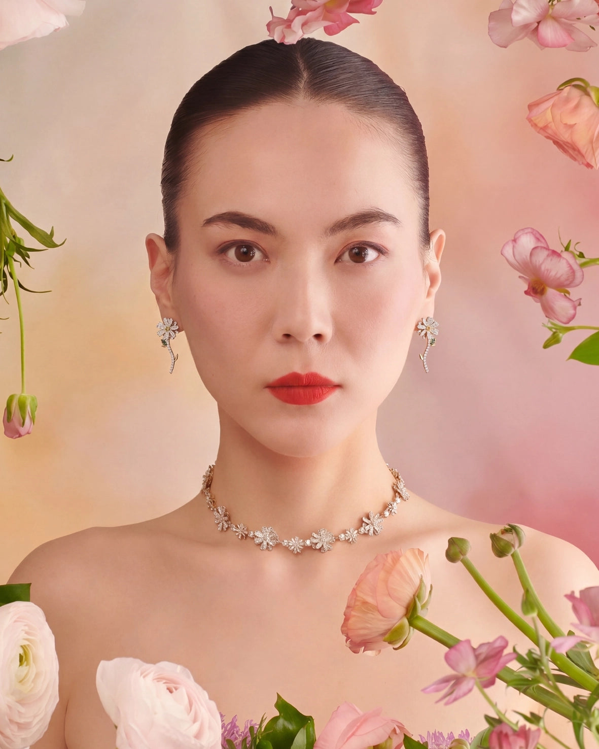 Anabela_Chan_Joaillerie_Our_Collections_English_Garden_Daisy_Diamond_Choker_Daisy_Diamond_Earrings