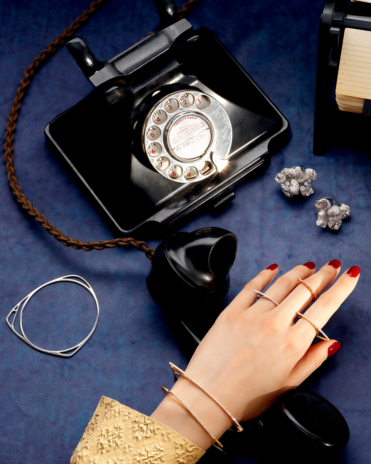 Anabela_Chan_Joaillerie_Our_Collections_Morpho_Rings_Morpho_Bracelets_Diamond_Magnolia_Ring_Mini_White_Diamond_Bloomingdale_Ring_01