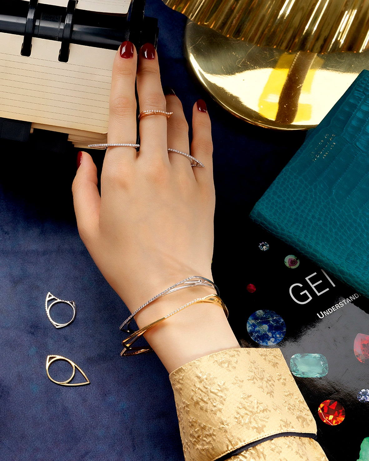 Anabela_Chan_Joaillerie_Our_Collections_Morpho_Rings_Morpho_Bracelets_Diamond_Magnolia_Ring_Mini_White_Diamond_Bloomingdale_Ring_02