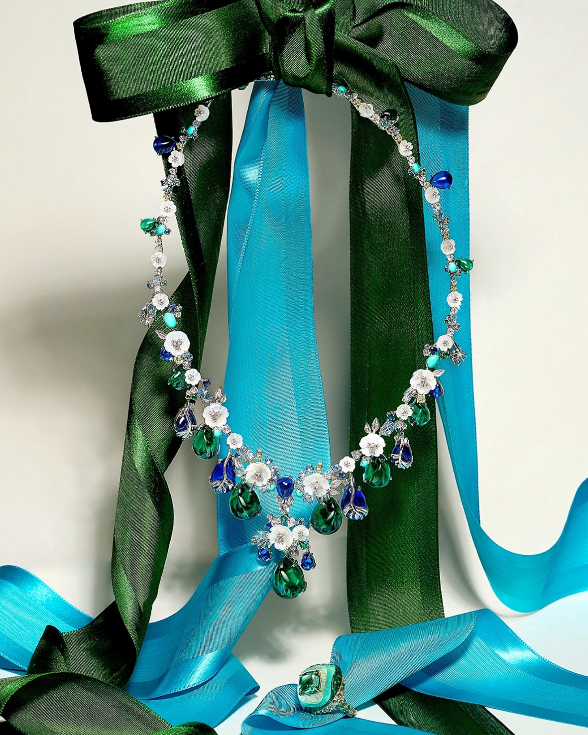 Anabela_Chan_Joaillerie_Our_Collections_Valentine_s_Day_Emerald_Paradise_Necklace_Emerald_Sugarloaf_Ring_Valentine_s_Day