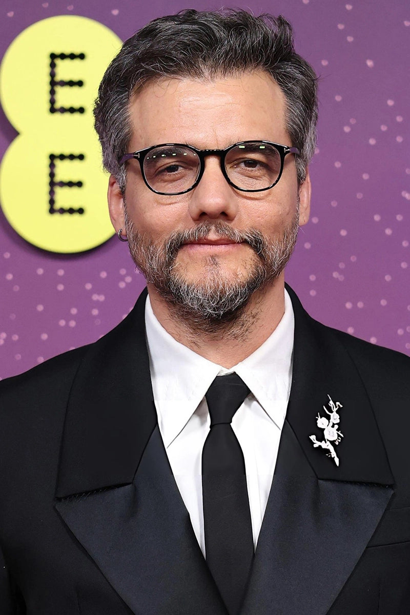 Anabela_Chan_Joaillerie_Wagner_Moura_wears_the_White_Sakura_Blossom_Brooch_for_BAFTA_Film_Awards_February_2026_01