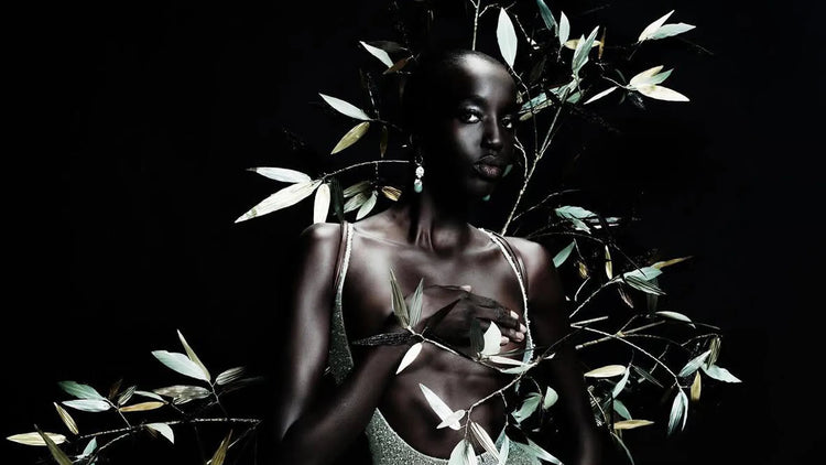 Anabela_Chan_Joaillerie_x_Miss_Sohee_SS2026_Haute_Couture_Details_Look_15_Sapphire_Diamond_Jade_Berry_Earrings_desktop