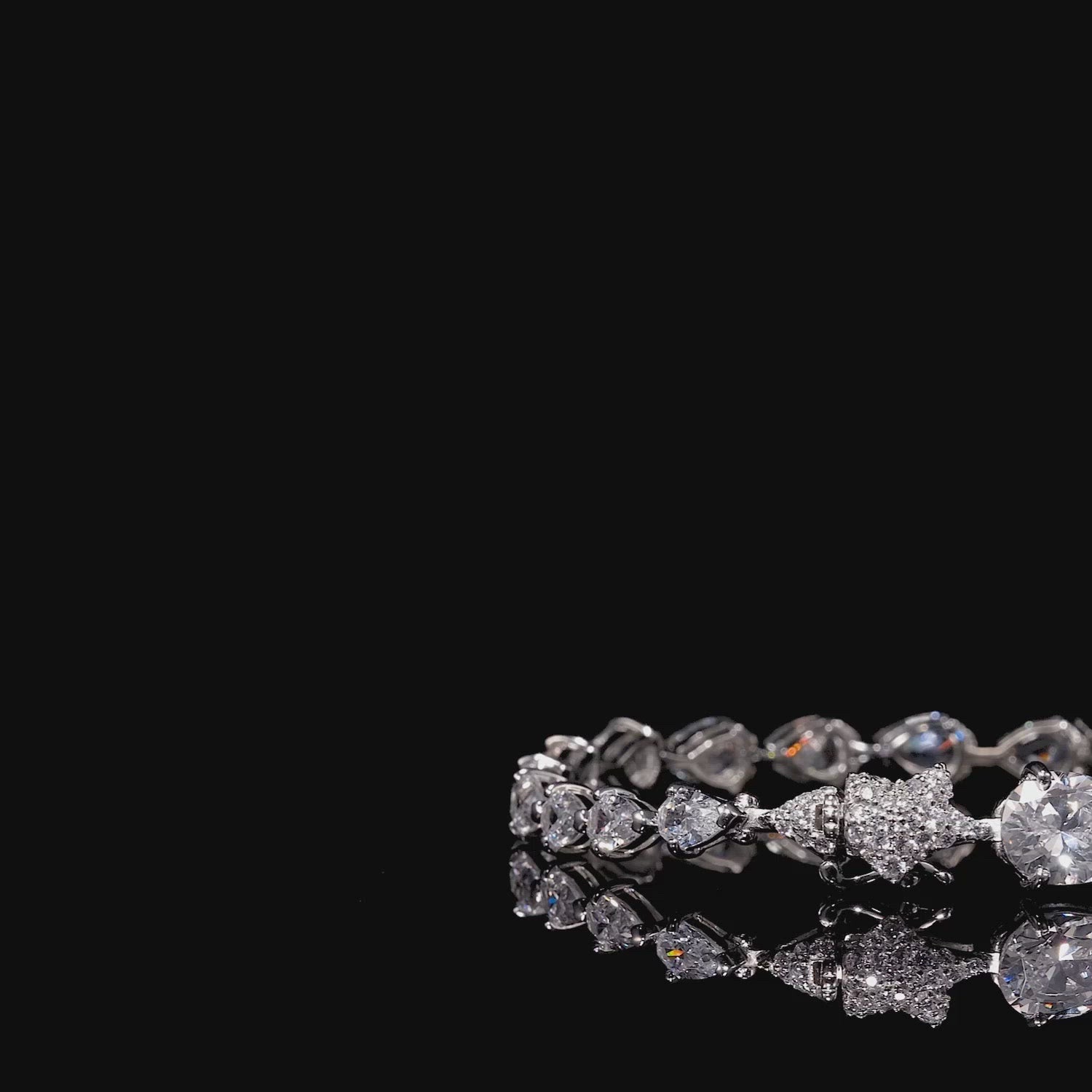 Diamond Nova Bracelet. White Gold